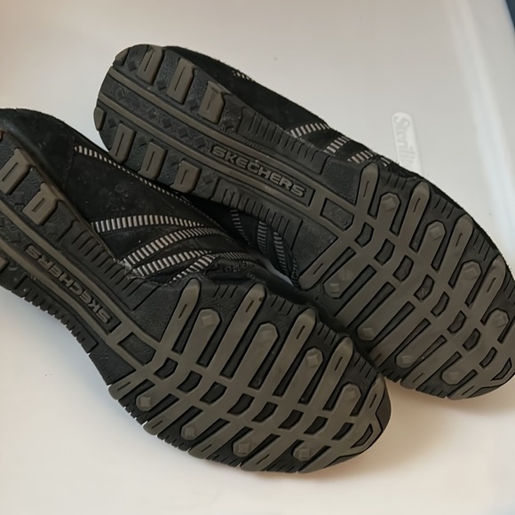 Skechers! - Picture 2 of 4